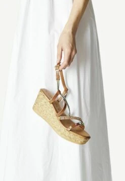 Tamaris Sandales À Plateforme - Cognac Comb