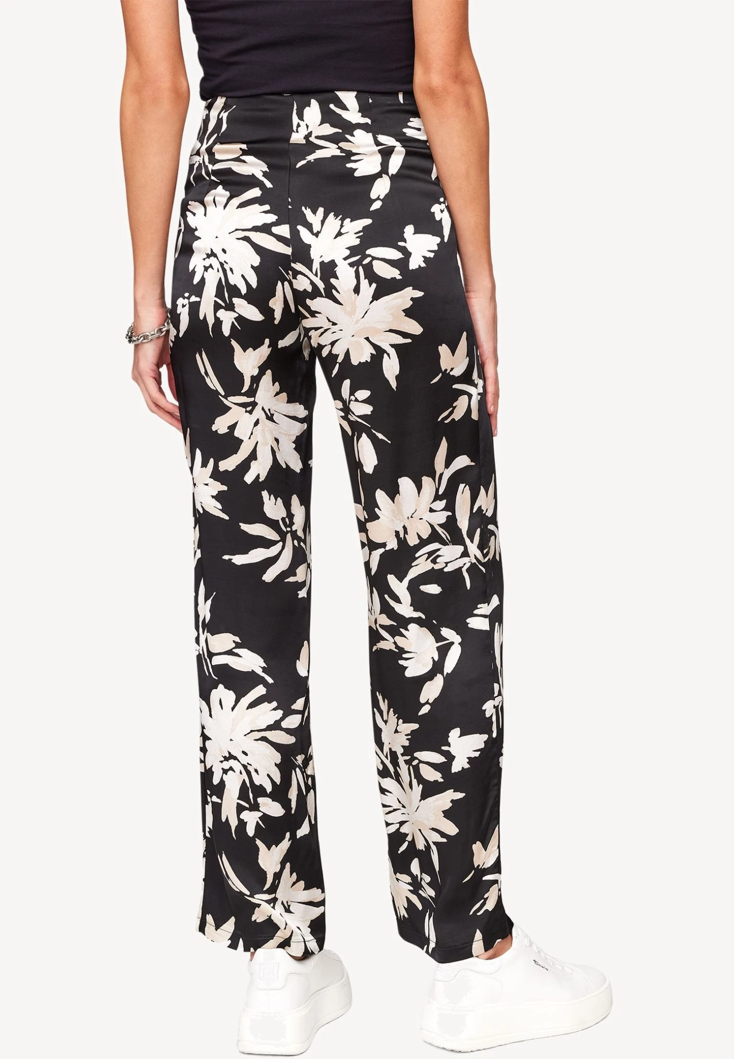 Tamaris Taw - Pantalon Classique - Black Flower Aop 2 Tamaris Taw - Pantalon Classique - Black Flower Aop – Image 2