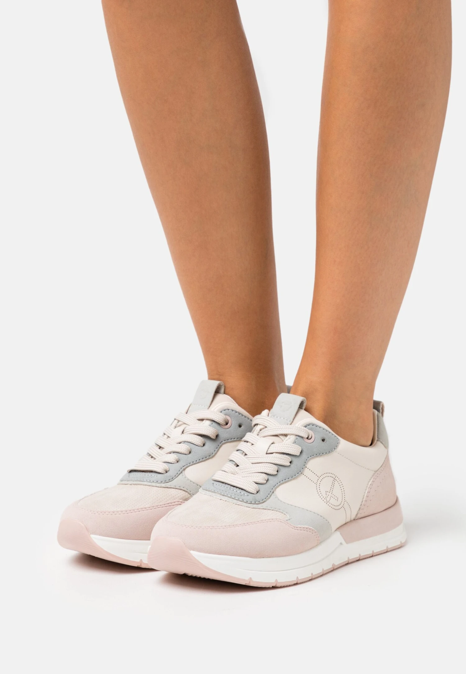 Tamaris Baskets Basses - Ivory 1 Tamaris Baskets Basses - Ivory